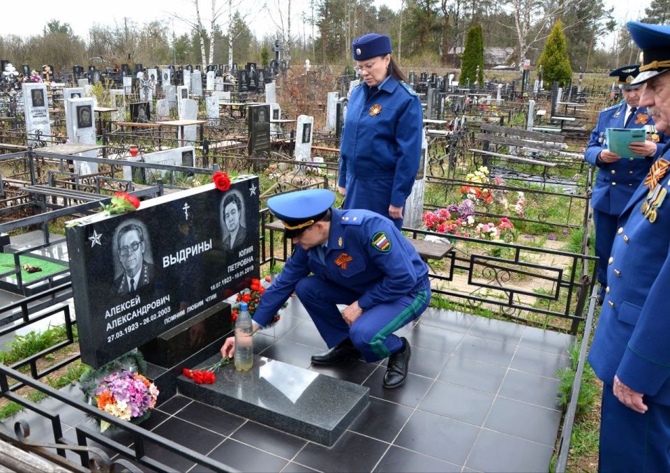 В преддверии празднования 81-й годовщины Победы в Великой Отечественной войне 1941-1945 годов прокурор Кировской области Юрий Владимирович Рываев и председатель Совета регионального отделения Общероссийской общественной... В преддверии празднования 81-й годовщины Победы в Великой Отечественной войне 1941-1945 годов прокурор Кировской области Юрий Владимирович Рываев и председатель Совета регионального отделения Общероссийской общественной...