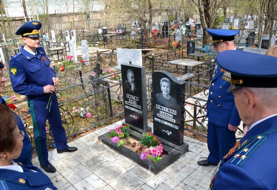 В преддверии празднования 81-й годовщины Победы в Великой Отечественной войне 1941-1945 годов прокурор Кировской области Юрий Владимирович Рываев и председатель Совета регионального отделения Общероссийской общественной... В преддверии празднования 81-й годовщины Победы в Великой Отечественной войне 1941-1945 годов прокурор Кировской области Юрий Владимирович Рываев и председатель Совета регионального отделения Общероссийской общественной...