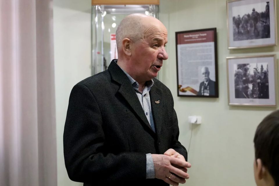 В канун 81-й годовщины Победы в Великой Отечественной войне УМВД России по Кировской области совместно с Общественным советом при Управлении для воспитанников центра помощи детям поселка Тужа организована экскурсия в Музей... В канун 81-й годовщины Победы в Великой Отечественной войне УМВД России по Кировской области совместно с Общественным советом при Управлении для воспитанников центра помощи детям поселка Тужа организована экскурсия в Музей...