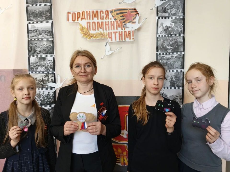 Школьники из Зуевского района Кировской области сделали талисманы для военнослужащих