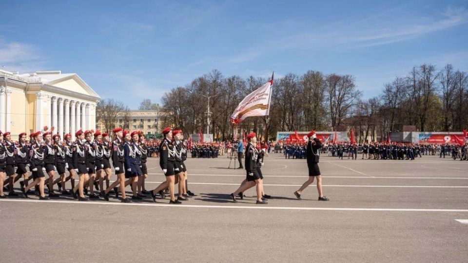 Сегодня в Кирове состоялся 5-й, юбилейный юнармейский парад, посвященный Дню Победы Сегодня в Кирове состоялся 5-й, юбилейный юнармейский парад, посвященный Дню Победы