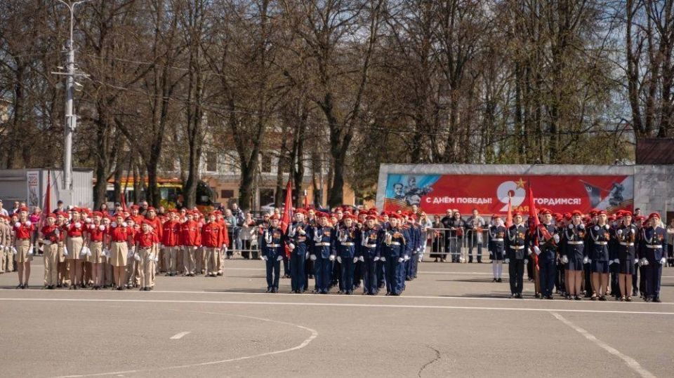 Сегодня в Кирове состоялся 5-й, юбилейный юнармейский парад, посвященный Дню Победы Сегодня в Кирове состоялся 5-й, юбилейный юнармейский парад, посвященный Дню Победы