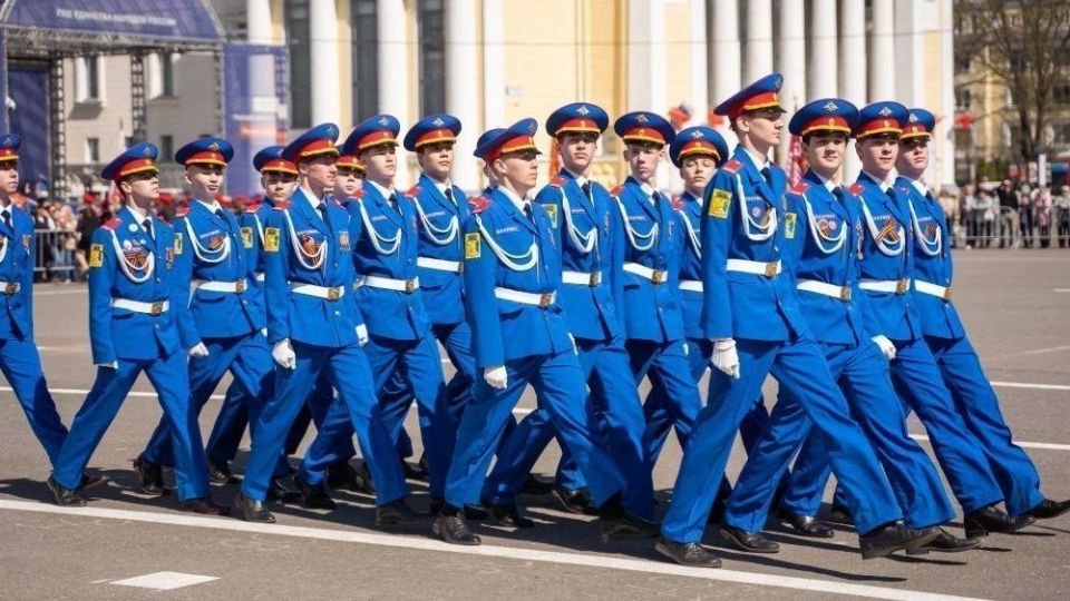 Сегодня в Кирове состоялся 5-й, юбилейный юнармейский парад, посвященный Дню Победы Сегодня в Кирове состоялся 5-й, юбилейный юнармейский парад, посвященный Дню Победы
