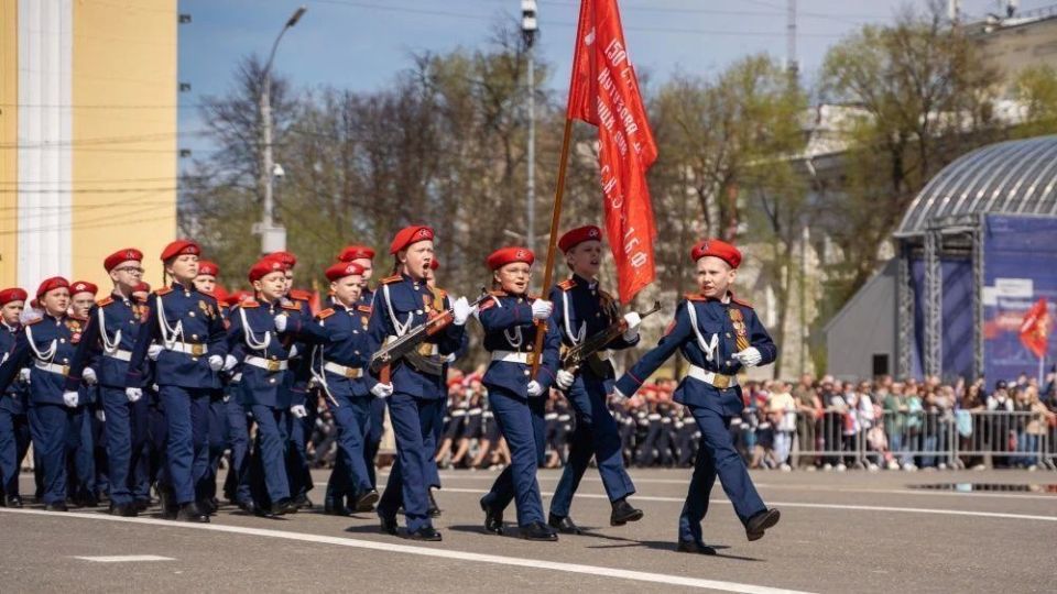Сегодня в Кирове состоялся 5-й, юбилейный юнармейский парад, посвященный Дню Победы Сегодня в Кирове состоялся 5-й, юбилейный юнармейский парад, посвященный Дню Победы