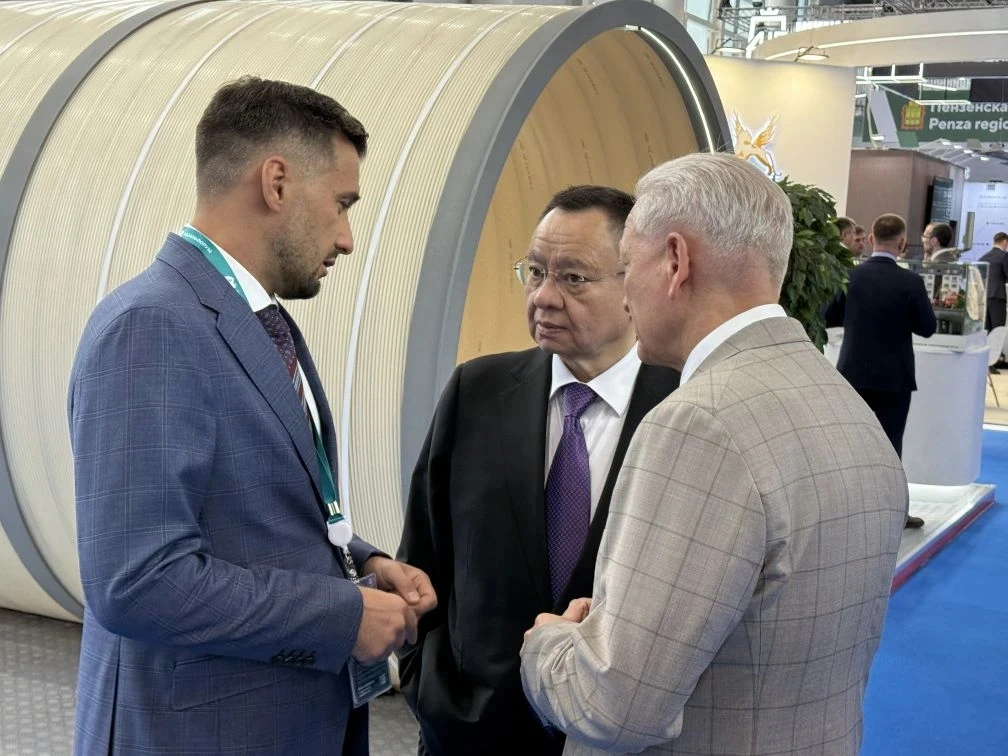 Глава Минстроя России Ирек Файзуллин на Международном экономическом форуме «Россия — Исламский мир: КазаньФорум» ознакомился с выставкой международного сотрудничества России и Исламского мира Глава Минстроя России Ирек Файзуллин на Международном экономическом форуме «Россия — Исламский мир: КазаньФорум» ознакомился с выставкой международного сотрудничества России и Исламского мира