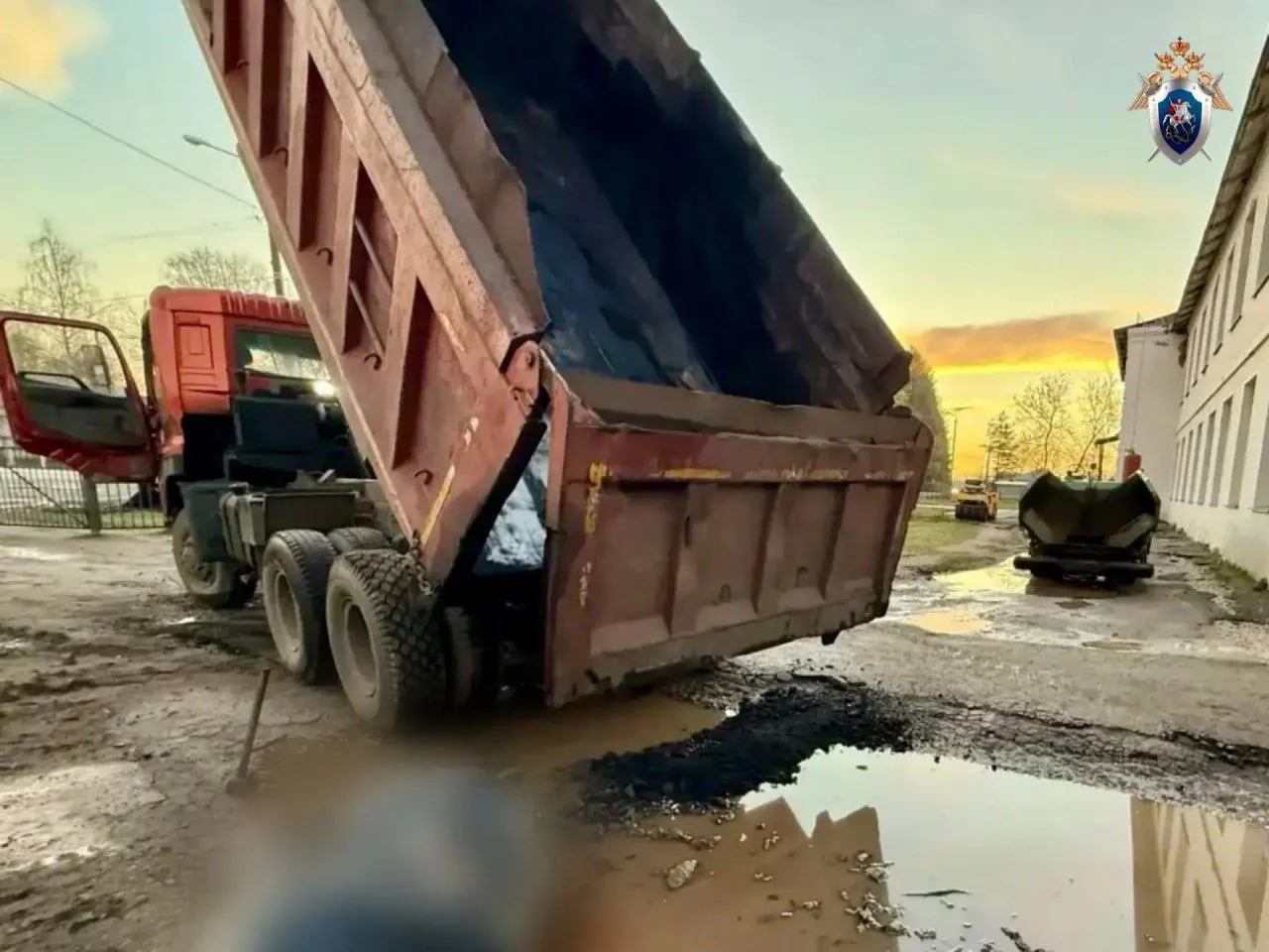 Мужчину в Кировской области убило ударом ковша погрузчика