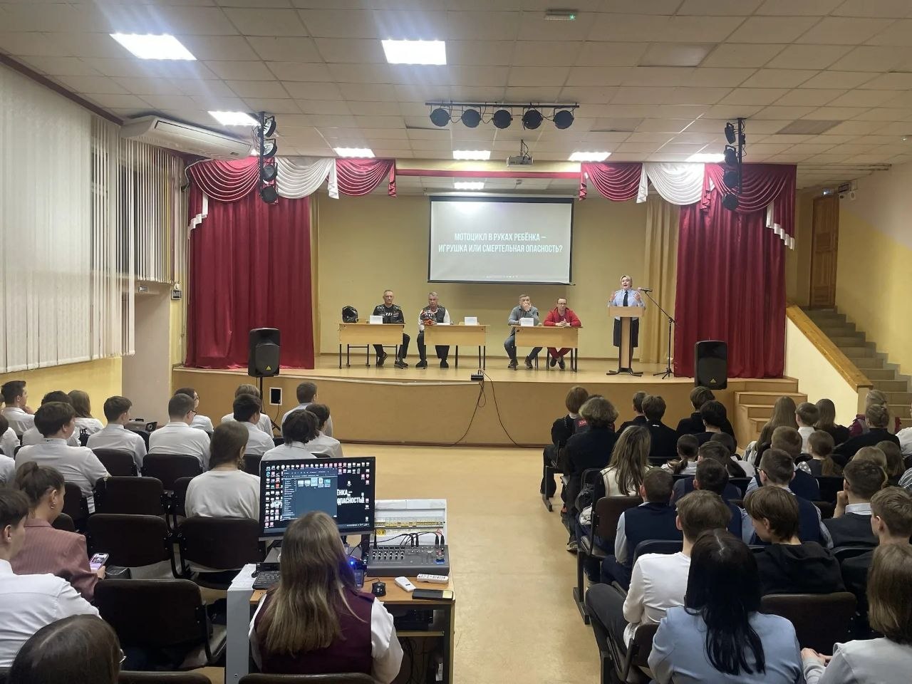 Госавтоинспекция г.Кирова инициировала проведение «Круглого стола», на котором обсудили ситуацию аварийности с участием подростков- водителей транспортных средств Госавтоинспекция г.Кирова инициировала проведение «Круглого стола», на котором обсудили ситуацию аварийности с участием подростков- водителей транспортных средств