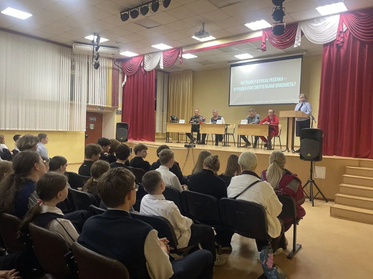 Госавтоинспекция г.Кирова инициировала проведение «Круглого стола», на котором обсудили ситуацию аварийности с участием подростков- водителей транспортных средств Госавтоинспекция г.Кирова инициировала проведение «Круглого стола», на котором обсудили ситуацию аварийности с участием подростков- водителей транспортных средств