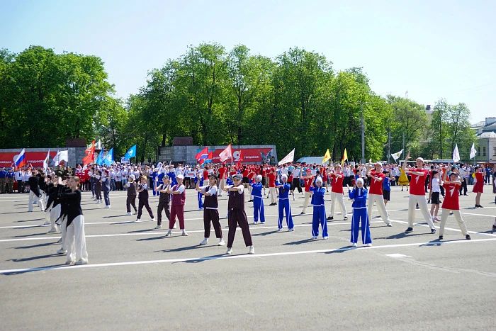 Первый Парад детских объединений прошел на главной площади Кирова Первый Парад детских объединений прошел на главной площади Кирова