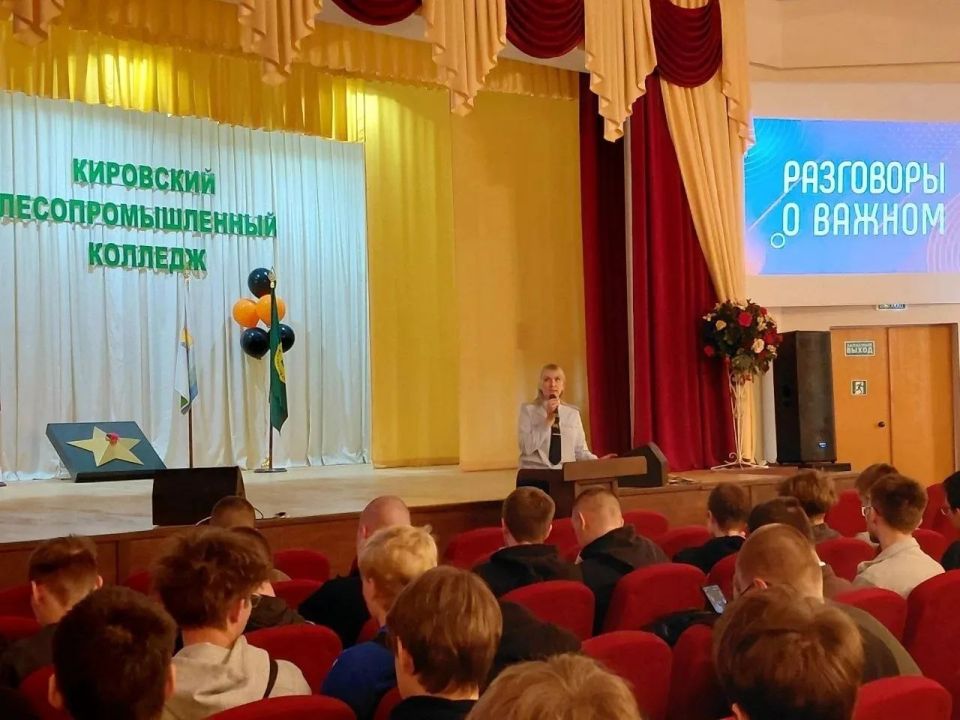 Сотрудники Госавтоинспекции провели акцию «Без прав ты не прав!» со студентами Кировского лесопромышленного колледжа Сотрудники Госавтоинспекции провели акцию «Без прав ты не прав!» со студентами Кировского лесопромышленного колледжа