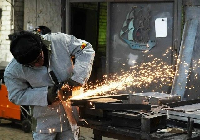 В кировской колонии осуждённые изготовили 100 металлических ограждений для города В кировской колонии осуждённые изготовили 100 металлических ограждений для города