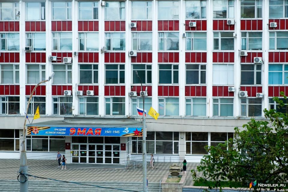 На работу администрации Кирова и территориальных управлений в 2025 году было потрачено 698,1 млн рублей