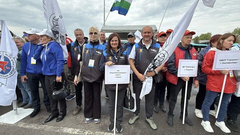 Управлять 18-метровой махиной — искусство, которое в Петербурге возведут в абсолют Управлять 18-метровой махиной — искусство, которое в Петербурге возведут в абсолют