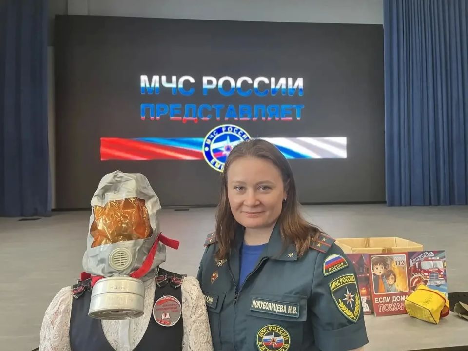 Лето без опасностей. В Кировском инженерно- железнодорожном лицее прошла встреча сотрудников МЧС России со школьниками