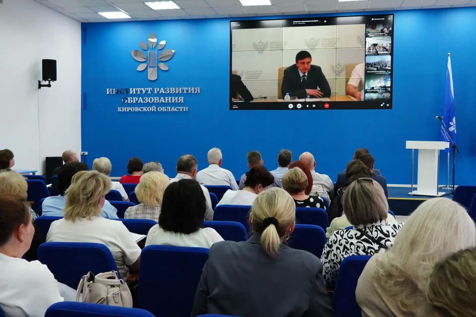 Руководители региональных колледжей и техникумов обсудили развитие системы СПО на всероссийском совещании Руководители региональных колледжей и техникумов обсудили развитие системы СПО на всероссийском совещании