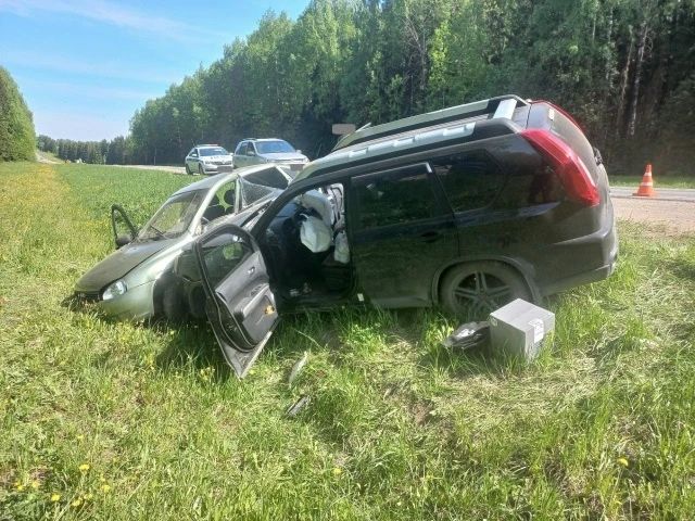 В Слободском районе в аварии пострадали водитель и пассажир В Слободском районе в аварии пострадали водитель и пассажир