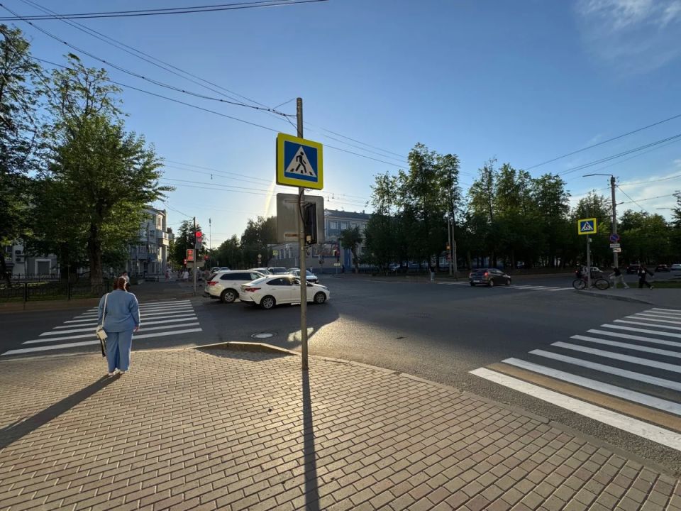 Власти Кирова не планируют менять схему переходов на Октябрьском проспекте, изза которой пешеходам приходится пересекать дорогу через три светофора