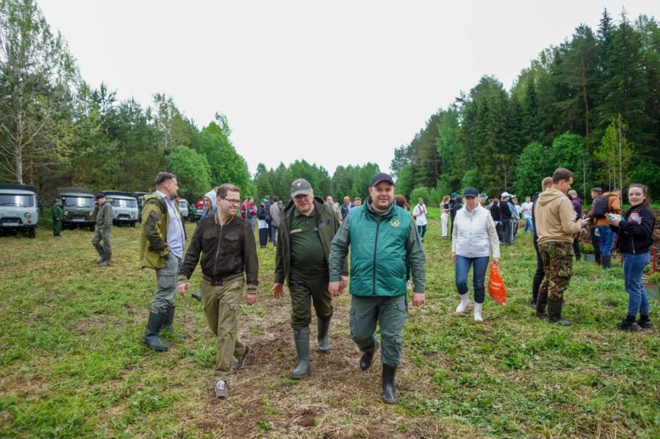 Александр Соколов: Сегодня Кировская область вновь стала частью большой федеральной народной акции «Сад памяти» Александр Соколов: Сегодня Кировская область вновь стала частью большой федеральной народной акции «Сад памяти»