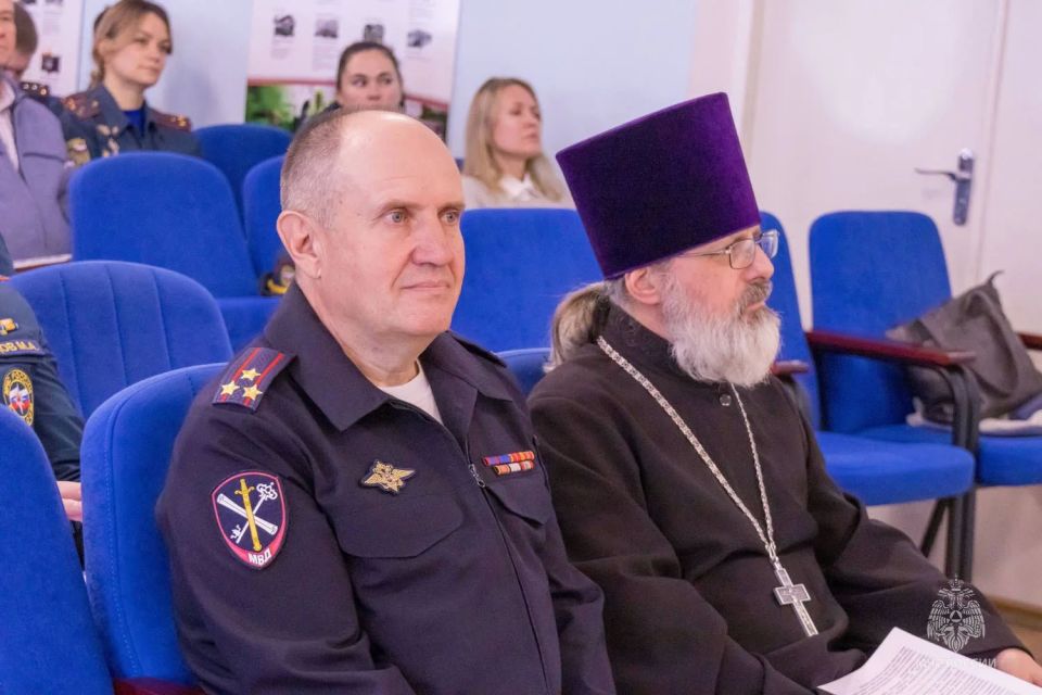 Кировские спасатели повышают свою правовую грамотность Кировские спасатели повышают свою правовую грамотность