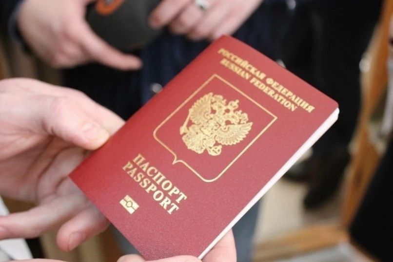 Управление по вопросам миграции рекомендует гражданам проверить данные в загранпаспортах