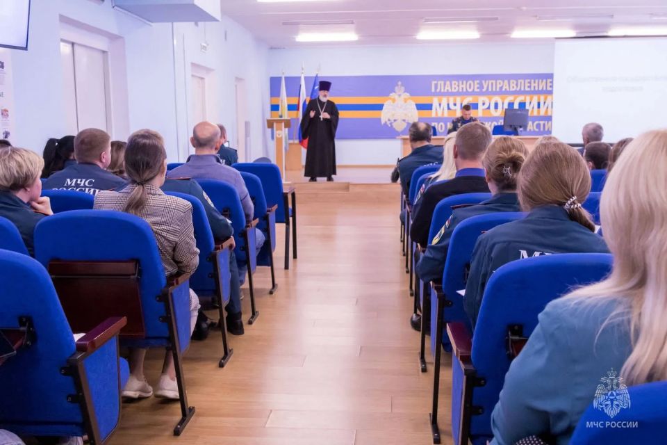 Кировские спасатели повышают свою правовую грамотность Кировские спасатели повышают свою правовую грамотность
