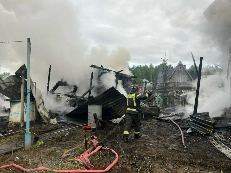 В Юрьянском районе Кировской области сгорели два садовых дома