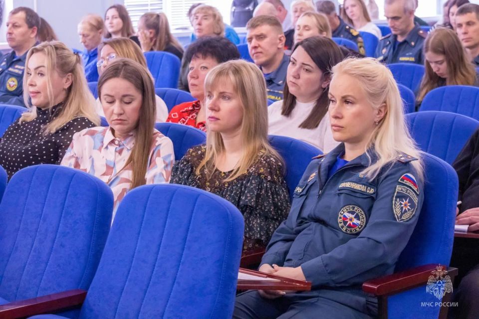 Кировские спасатели повышают свою правовую грамотность Кировские спасатели повышают свою правовую грамотность