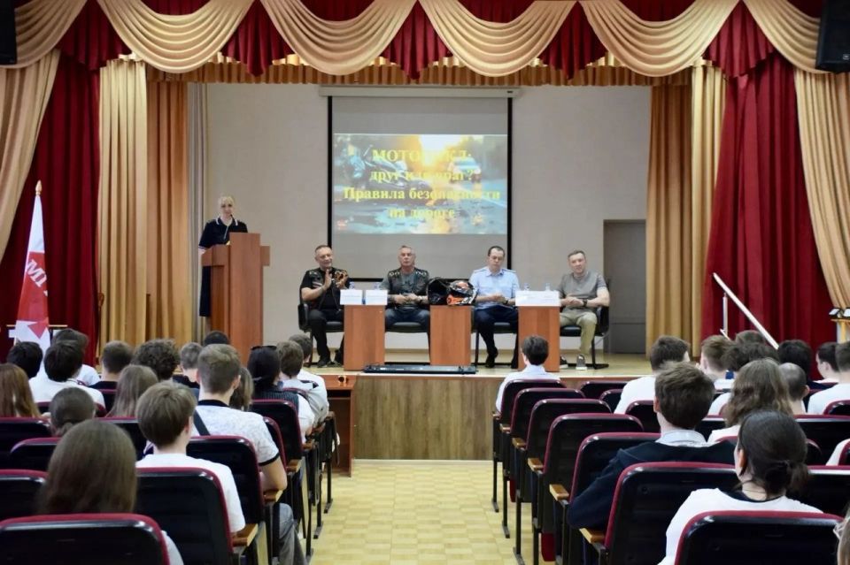 Кировские студенты обсудили вопросы дорожной безопасности среди водителей мототранспорта Кировские студенты обсудили вопросы дорожной безопасности среди водителей мототранспорта
