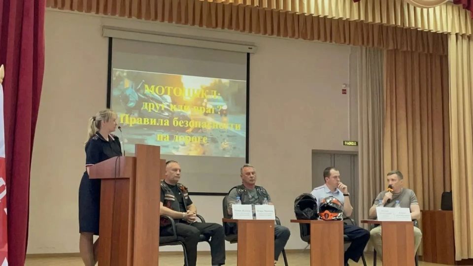 Кировские студенты обсудили вопросы дорожной безопасности среди водителей мототранспорта Кировские студенты обсудили вопросы дорожной безопасности среди водителей мототранспорта