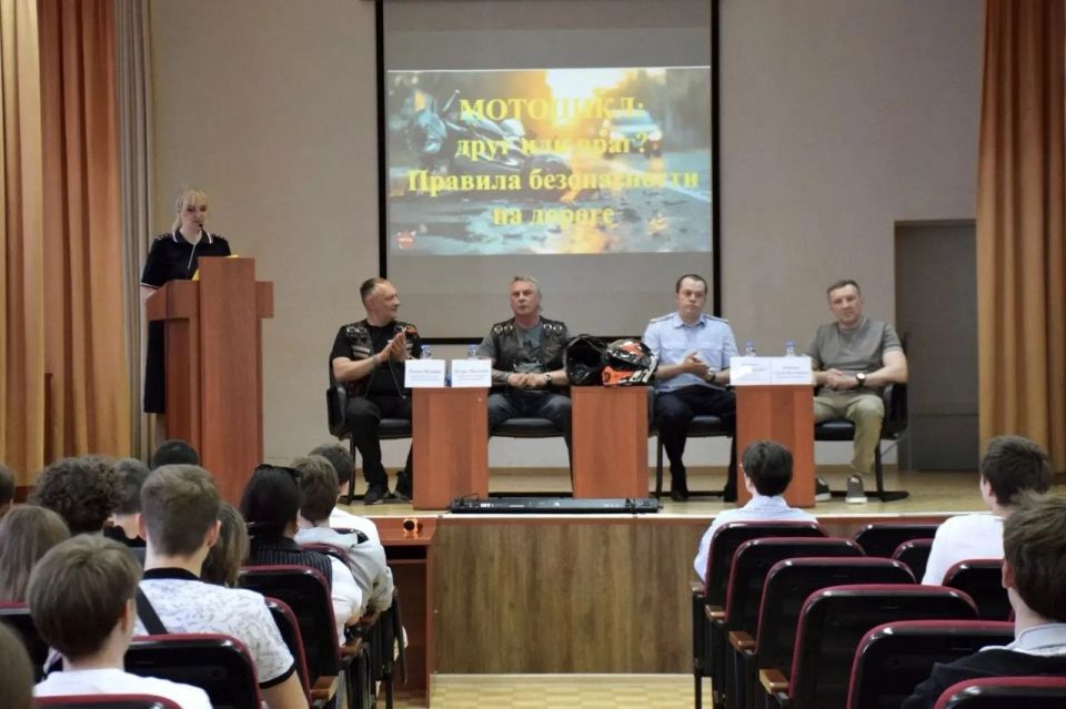 Кировские студенты обсудили вопросы дорожной безопасности среди водителей мототранспорта