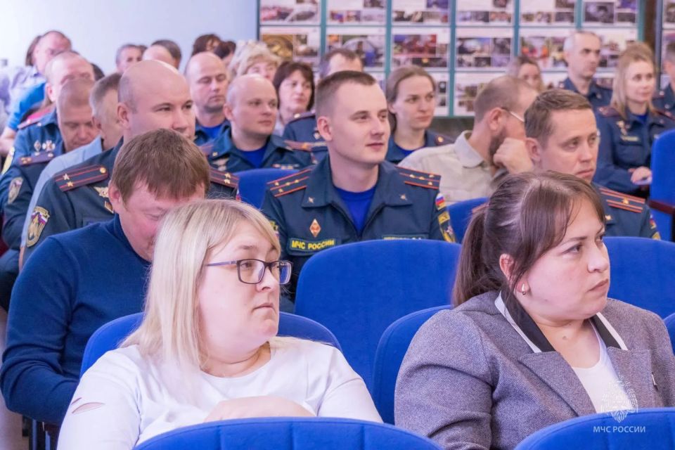 Кировские спасатели повышают свою правовую грамотность Кировские спасатели повышают свою правовую грамотность