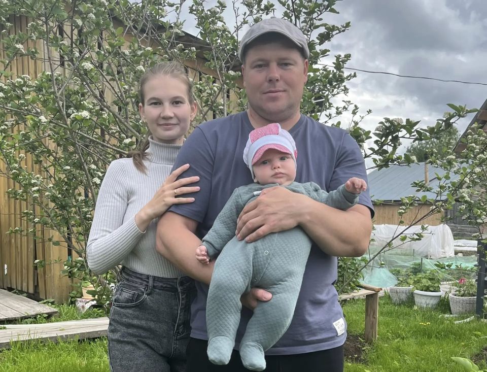 В Кировской области с 2024 года по инициативе губернатора Александра Соколова ввели ежемесячную «зарплату» для мам, у которых родился первый ребенок