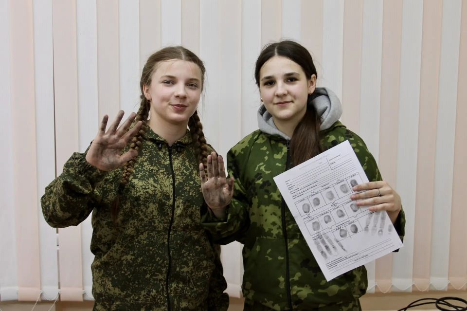 Следователи-криминалисты СУ СК России по Кировской области поделились с кадетами секретами своей работы Следователи-криминалисты СУ СК России по Кировской области поделились с кадетами секретами своей работы