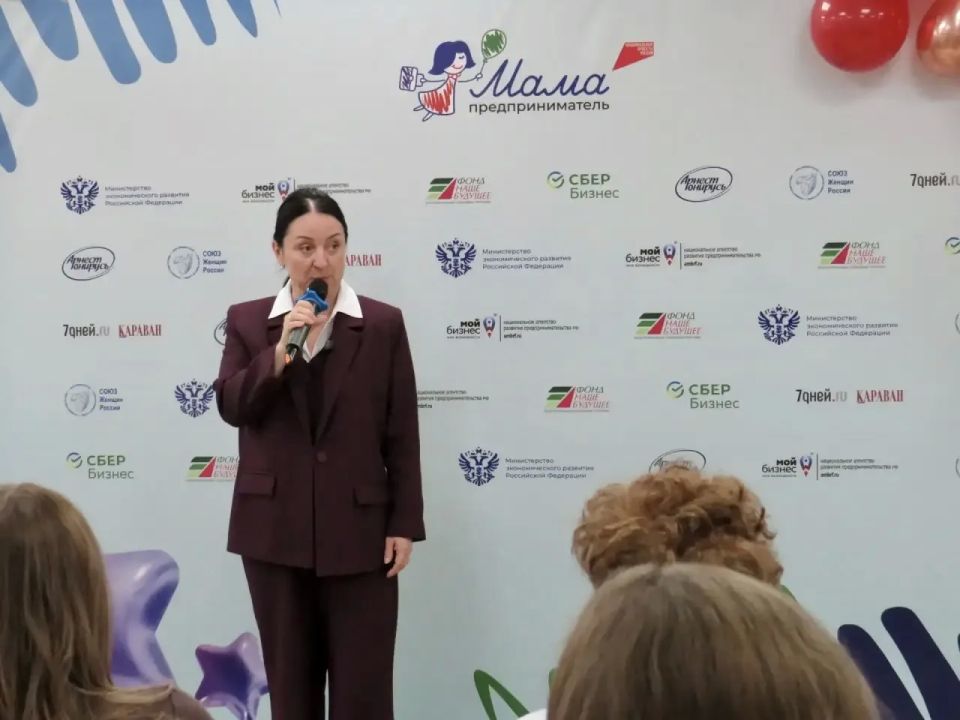 В День защиты детей, 1 июня, региональный этап программы «Мама-предприниматель» открылся особенно трогательно — с яркого выступления детского коллектива В День защиты детей, 1 июня, региональный этап программы «Мама-предприниматель» открылся особенно трогательно — с яркого выступления детского коллектива