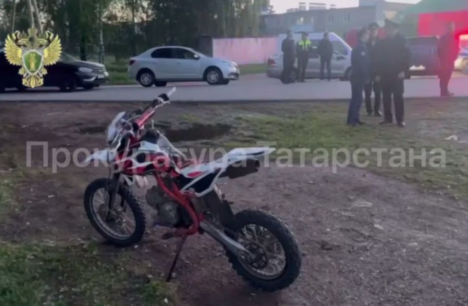 #кактамусоседей. В Бугульминском районе Татарстана 14-летняя школьница, управлявшая питбайком, погибла после наезда на опору освещения