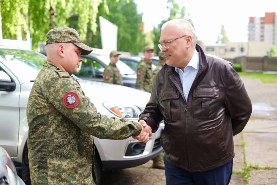 Александр Соколов: Для защиты критически важных объектов области по поручению Президента Владимира Владимировича Путина сформировали мобильные огневые группы подразделения «Барс» Александр Соколов: Для защиты критически важных объектов области по поручению Президента Владимира Владимировича Путина сформировали мобильные огневые группы подразделения «Барс»