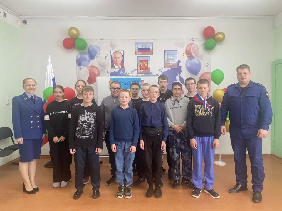 Работники прокуратуры Кировской области поздравили несовершеннолетних с #МеждународныйДеньЗащитыДетей Работники прокуратуры Кировской области поздравили несовершеннолетних с #МеждународныйДеньЗащитыДетей