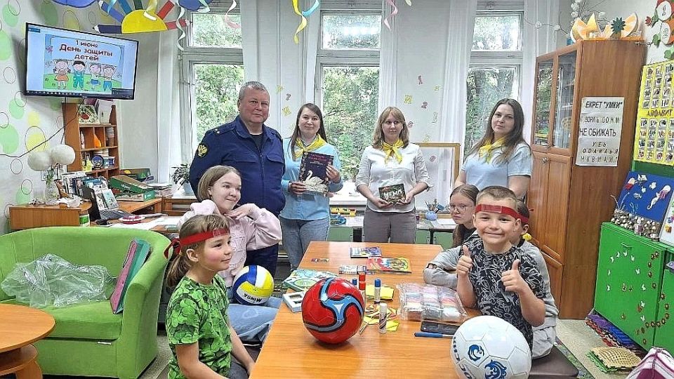 Работники прокуратуры Кировской области поздравили несовершеннолетних с #МеждународныйДеньЗащитыДетей