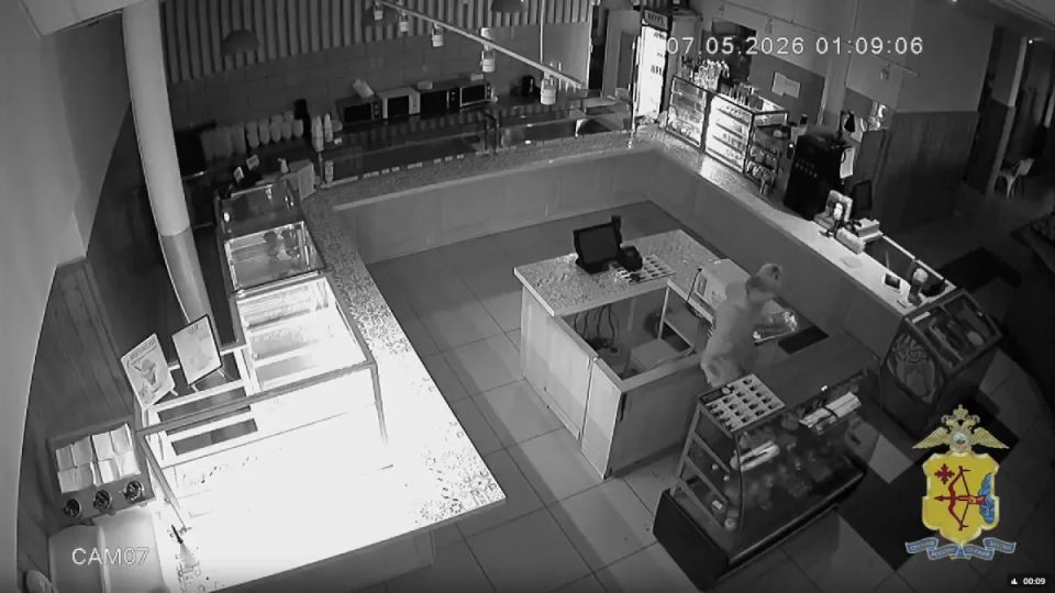 Полиция Кирова разыскивает мужчину, подозреваемого в краже продуктов из столовой на улице Блюхера