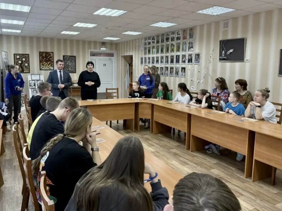 1 июня, в День защиты детей, команда представителей министерства промышленности, предпринимательства и торговли Кировской области поздравила ребят и педагогов в КОГБУ «Центр помощи детям №1» города Нововятска