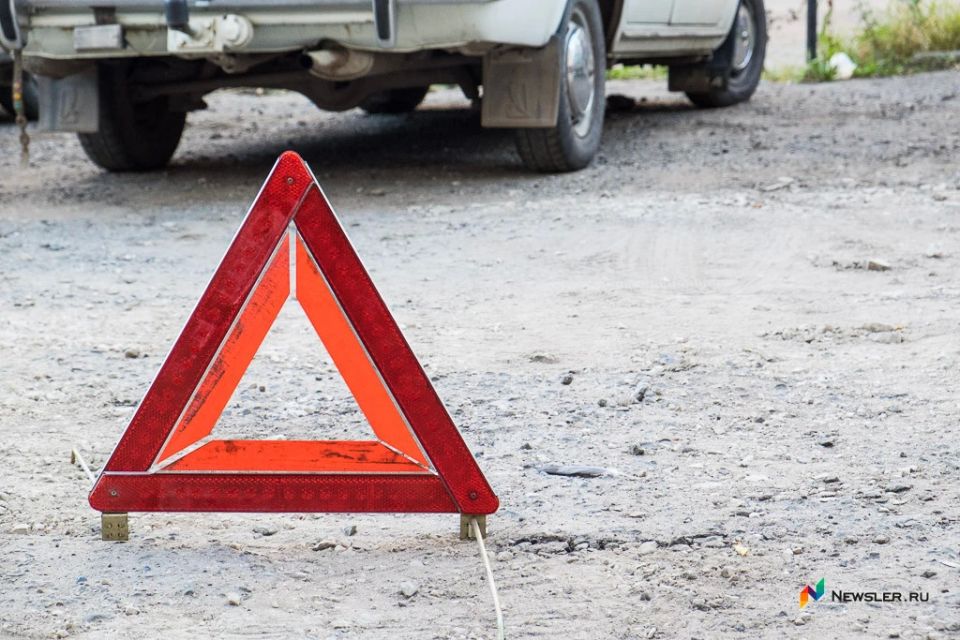 В Кирове загорелась машина после ДТП, а в Шабалинском районе легковой автомобиль сбил лося