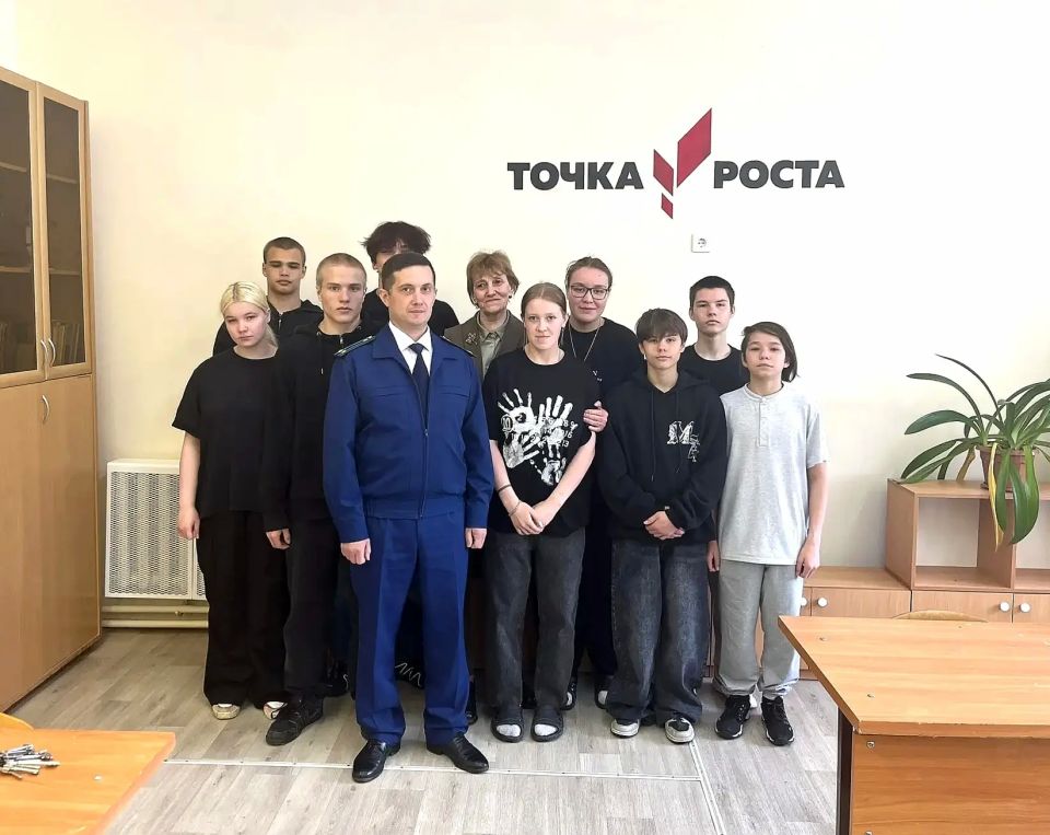 Работники прокуратуры Кировской области поздравили несовершеннолетних с #МеждународныйДеньЗащитыДетей Работники прокуратуры Кировской области поздравили несовершеннолетних с #МеждународныйДеньЗащитыДетей
