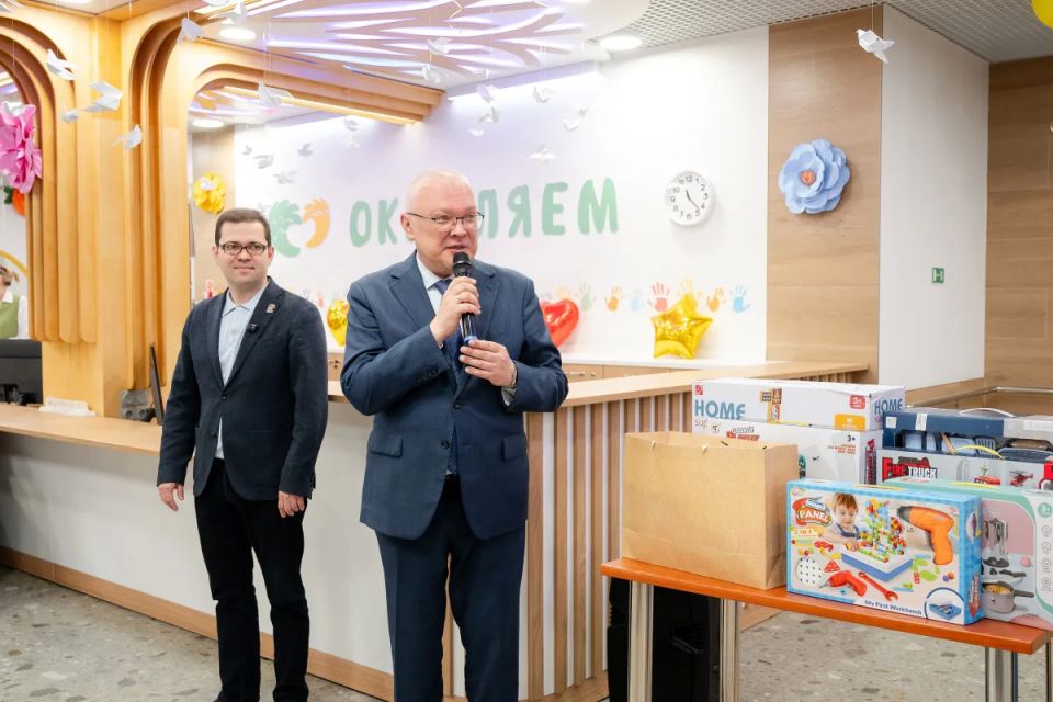 Губернатор Александр Соколов и депутат Борис Веснин посетили детский реабилитационный центр «Окрыляем» в День защиты детей