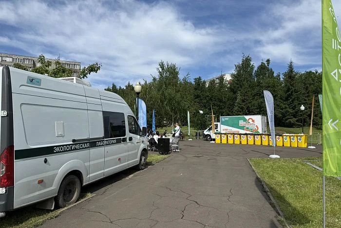 Жители Кирова пробежали экологический марафон в парке
