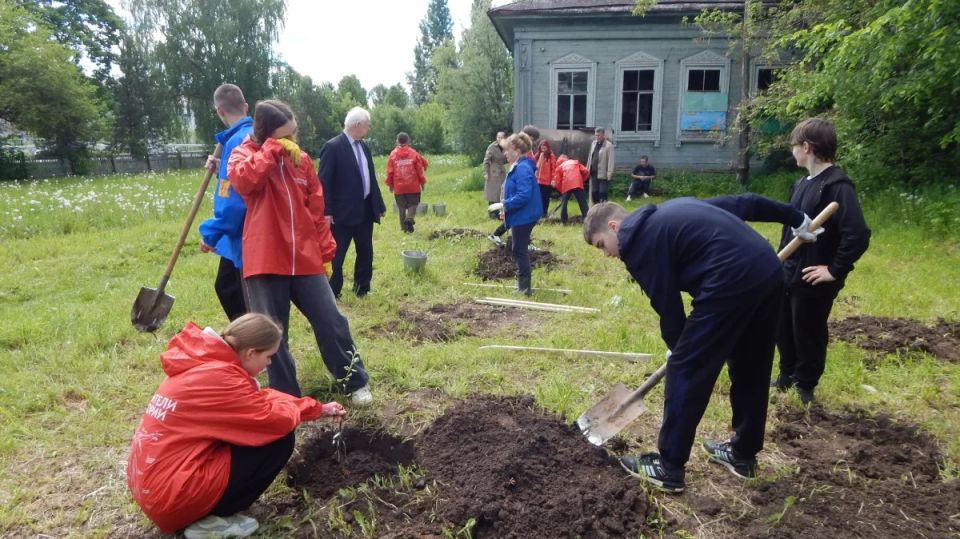 В Кировской области в этом году высадили свыше 1,5 тысяч деревьев в рамках акции «Сады Памяти»