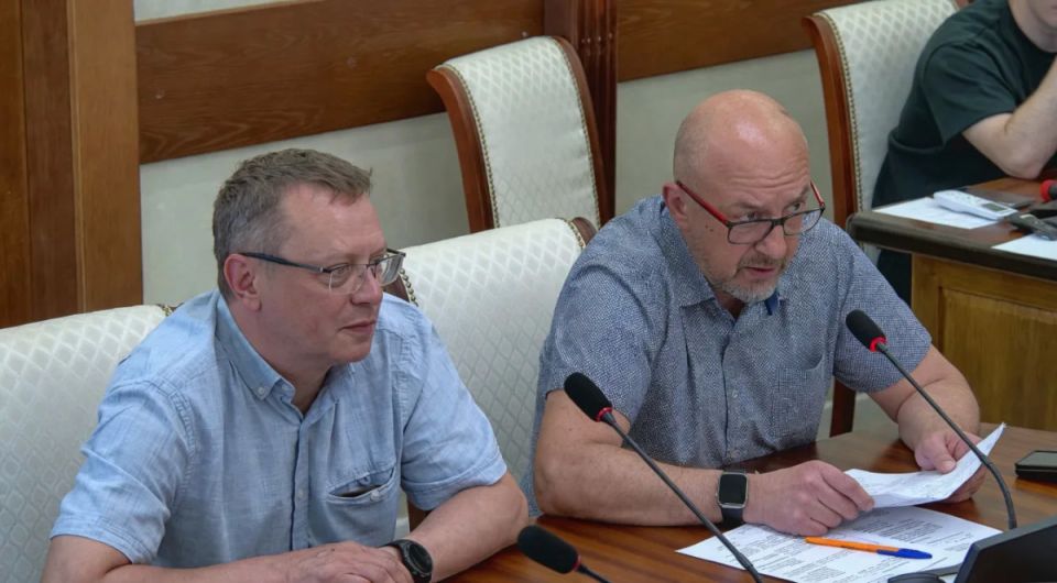 Депутат Заксобрания Альберт Бикалюк потребовал пересмотреть школьную программу, заявив, что младшеклассникам дают тексты с алкоголем, насилием и «криминальными» задачами