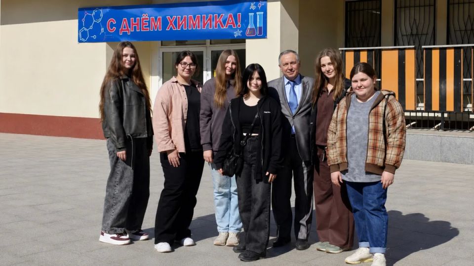 Студенты Сибирского государственного университета науки и технологий имени академика М.Ф. Решетнёва из Красноярска проходят производственную практику на Кировском биохимическом заводе и ООО «Восток»