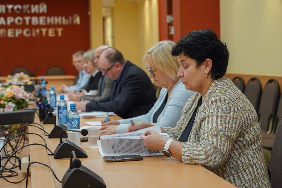 ВятГУ и ведущие предприятия региона согласовали стратегию подготовки кадров в рамках «Профессионалитета» ВятГУ и ведущие предприятия региона согласовали стратегию подготовки кадров в рамках «Профессионалитета»