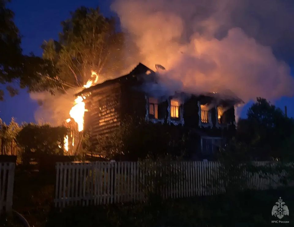Три человека погибли в результате пожара в Белой Холунице Три человека погибли в результате пожара в Белой Холунице