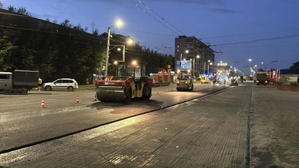 В Кирове продолжается ямочный ремонт дорог методом карт